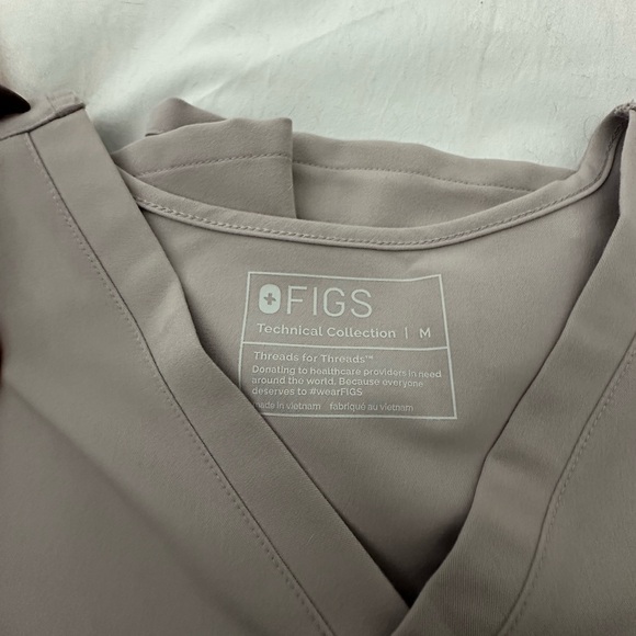 NEW - Figs Women's Scrub Pant and Top in Slate - Picture 3 of 6